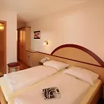 Waidmannsheil Aparthotel 4*