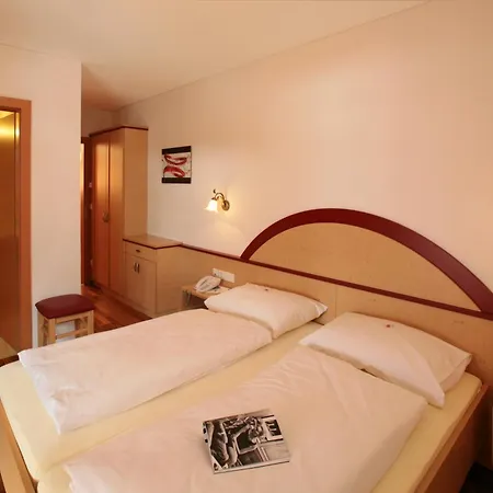Waidmannsheil Aparthotel 4*